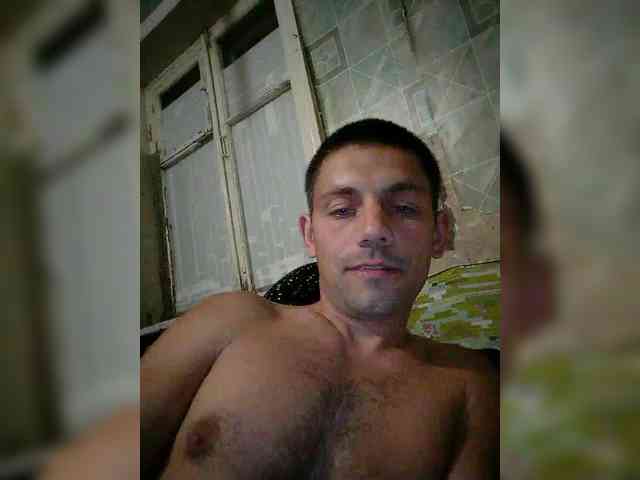 Yelfik (30, White Cam Boy) performing Live Sex.