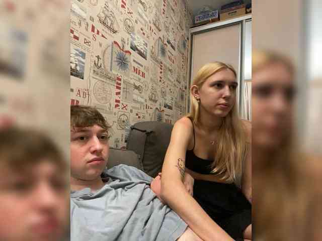 Lina Wap (18, White Live Couple) performing blowjob.